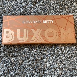 Buxom boss babe Betty eyeshadow palette